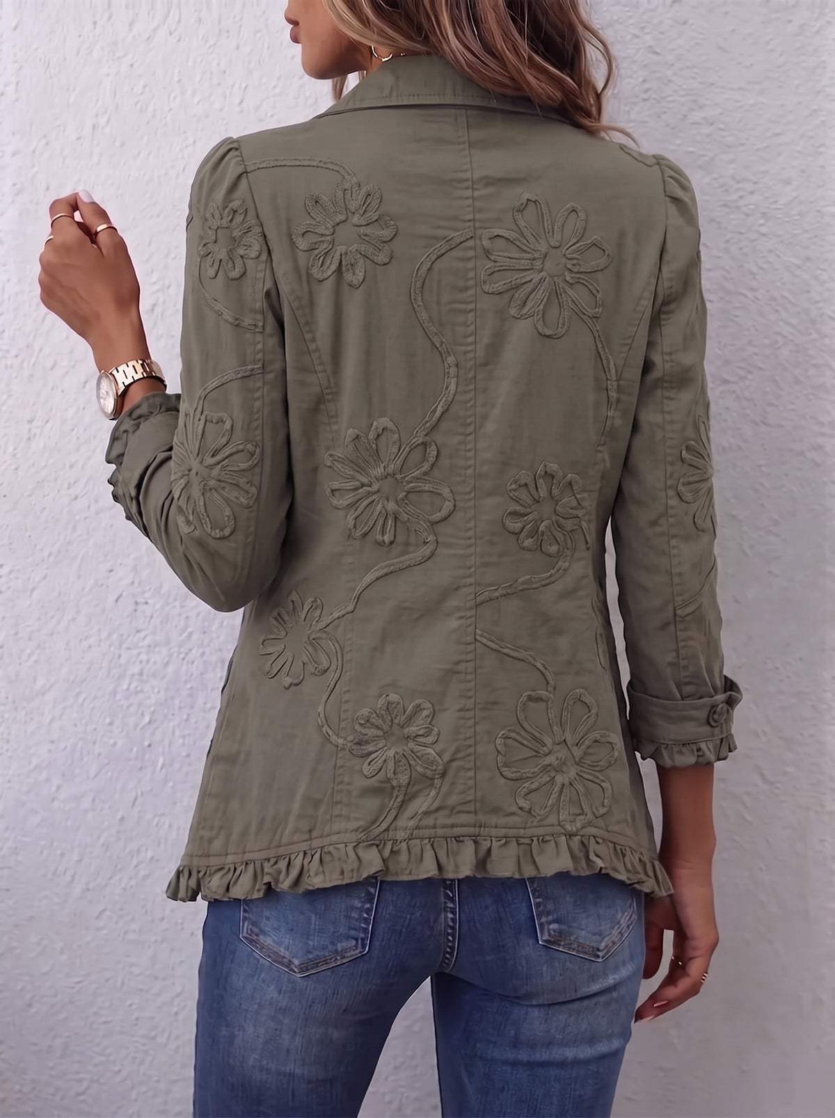 Amparo · Chaqueta bordada con olanes